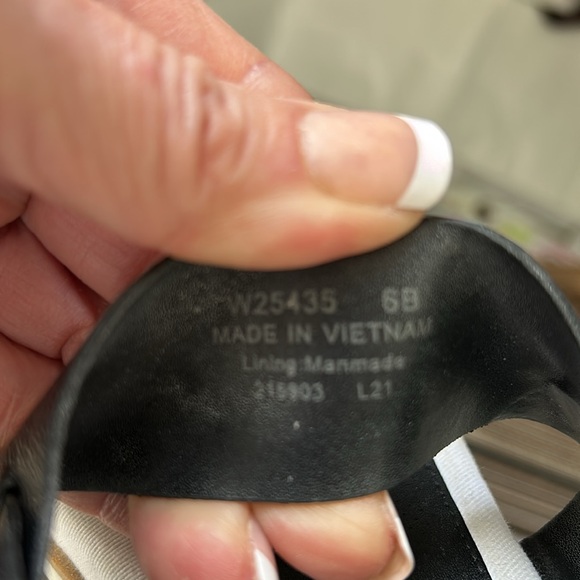 Cole Haan Mandy Thong Grandseries Sandals. Black. Size 6 B. - Picture 10 of 13